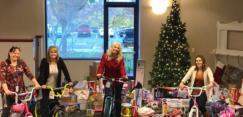 Christmas Wish 2018 – TCU employees gathering gifts